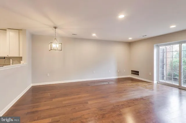 $3,100 | 931 South Rolfe Street, Unit 1, Arlington, VA 22204