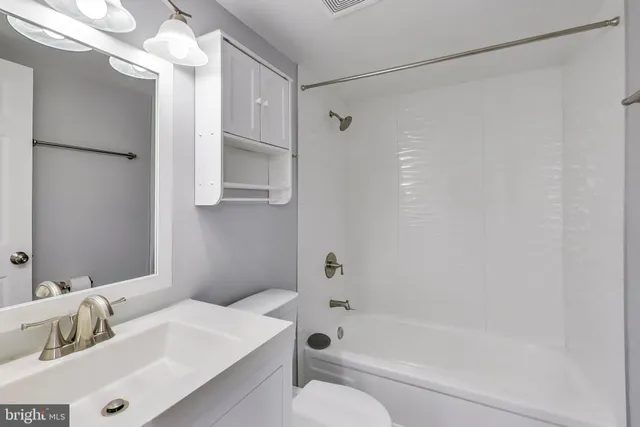 $3,100 | 931 South Rolfe Street, Unit 1, Arlington, VA 22204