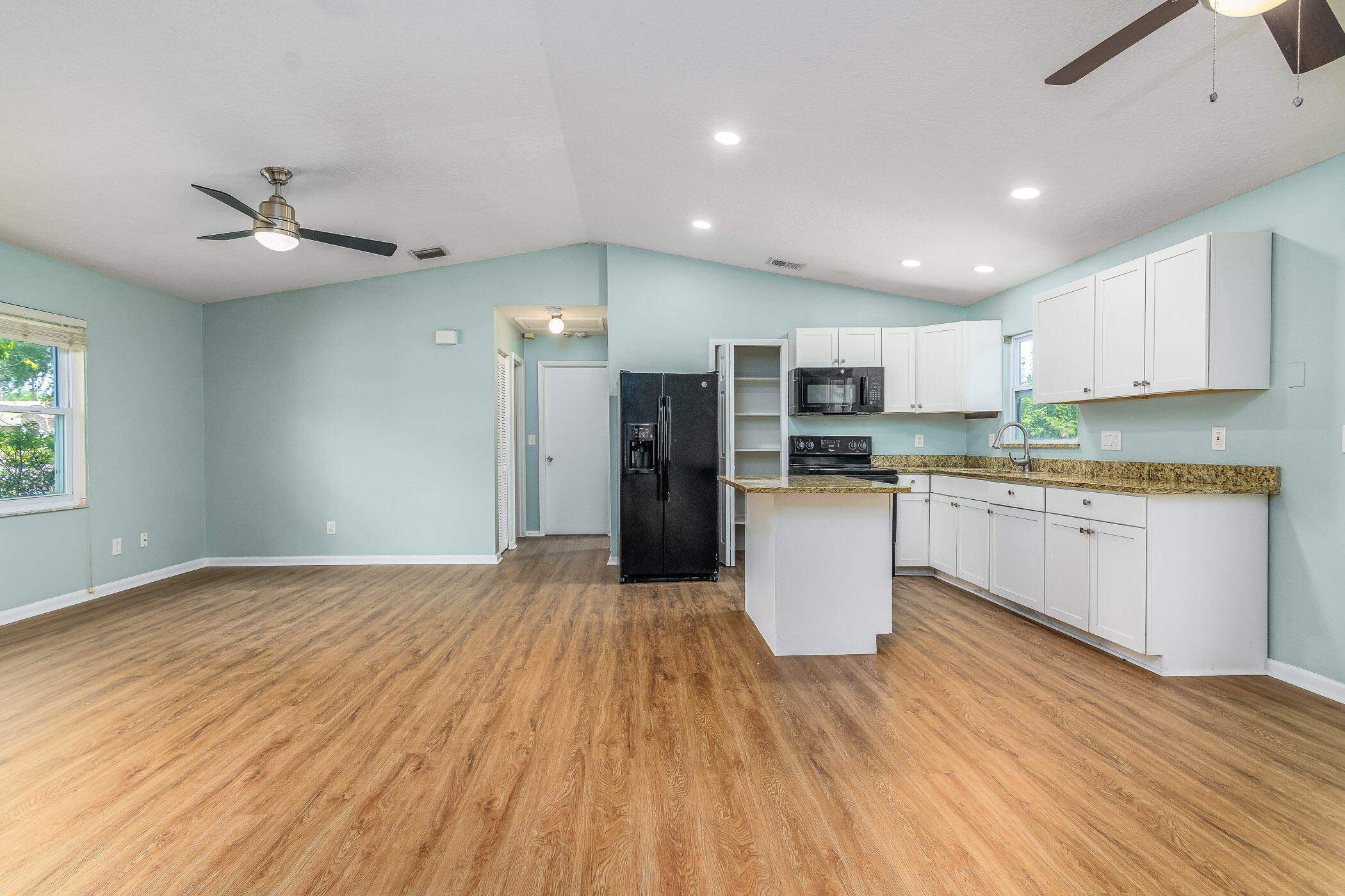 565 Town Road Southwest Palm Bay, FL 32908 - Photo 5 of 37 Tall vaulted ceilings