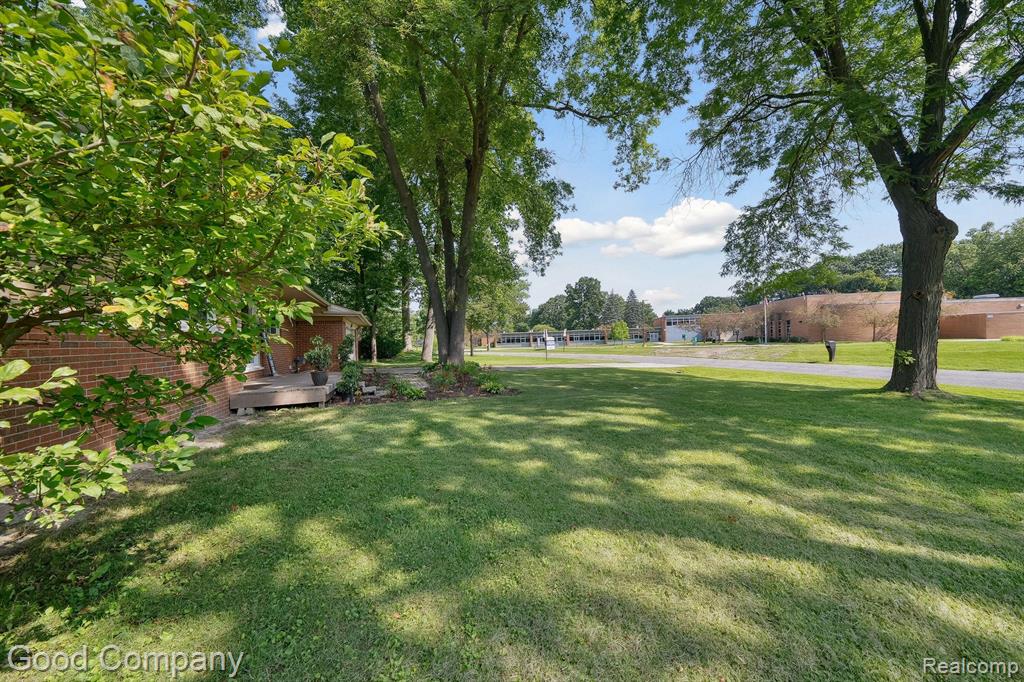 32115 Bonnet Hill Road Farmington Hills, MI 48334 - Photo 35 of 41