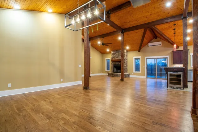 $899,900 | 1224 Hangar Drive, Springfield, TN 37172