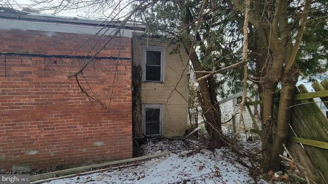 a view of walk in closet