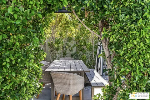 a view of a yard in front of house