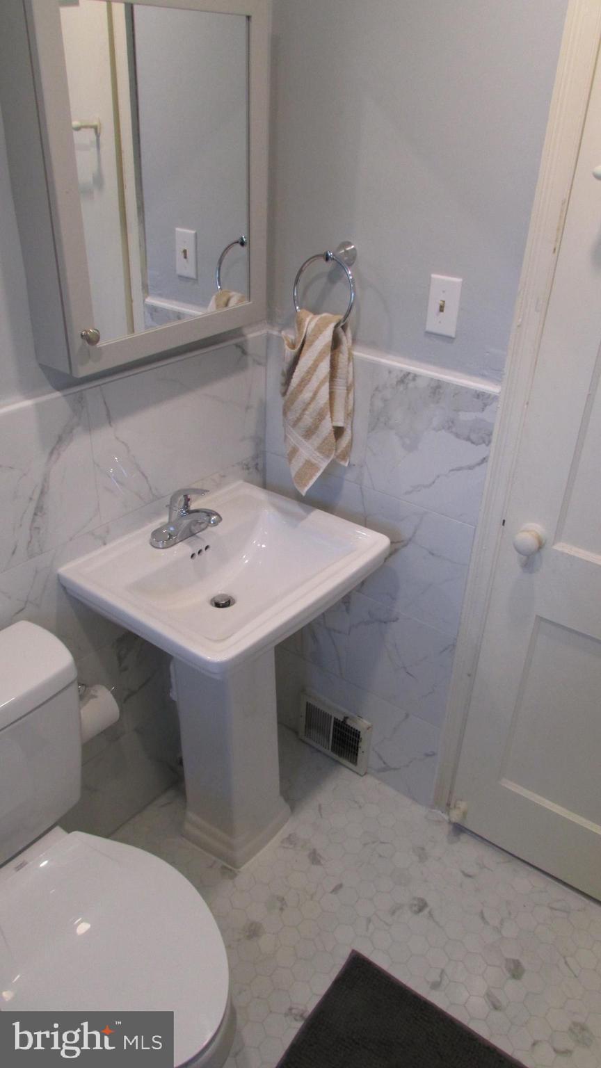 559 Overlook Road Philadelphia, PA 19128 - Photo 7 of 25