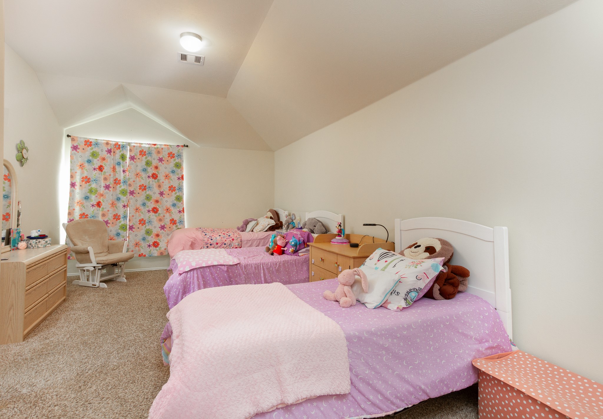 1107 Arum Road Missouri City, TX 77489 - Photo 13 of 23 Spacious Primary Bedroom with high vaulted ceiling, neutral carpeting and attached ensuite.