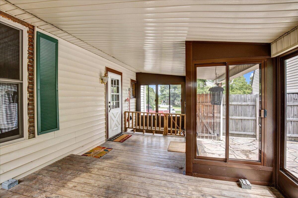 726 Boving Road Lancaster, OH 43130 - Photo 13 of 51 19-0X6A7456_7_8