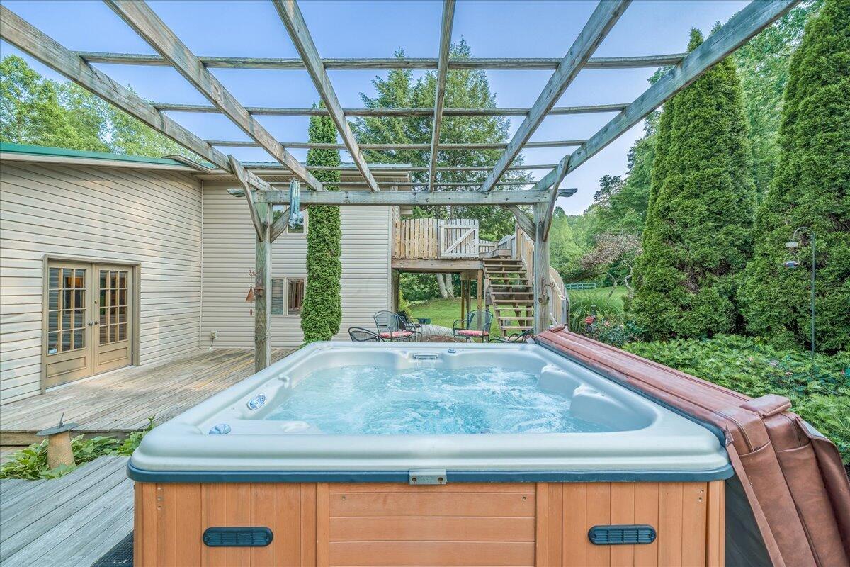 37000 Kingsbury Road Pomeroy, OH 45769 - Photo 47 of 69 hot tub