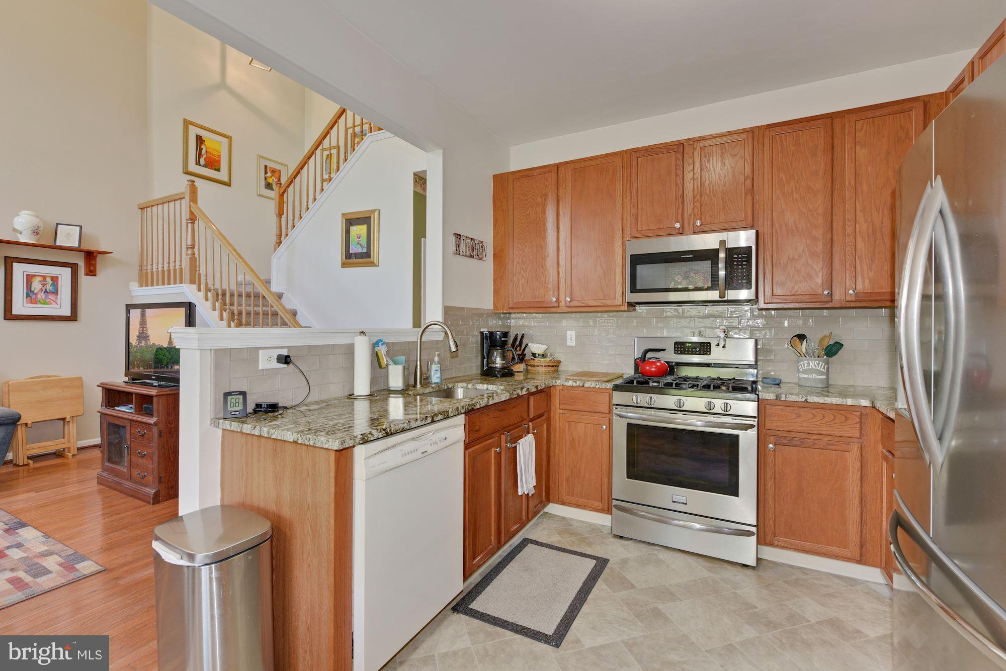 23 Threadleaf Terrace Burlington, NJ 08016 - Photo 5 of 24 Kitchen w/gas range & BI Microwave