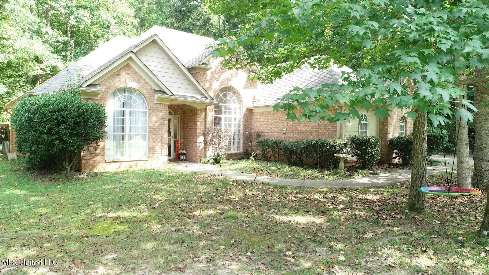 88 Timber Ridge Drive Byhalia, MS 38611 - Photo 4 of 24 IMG_1598