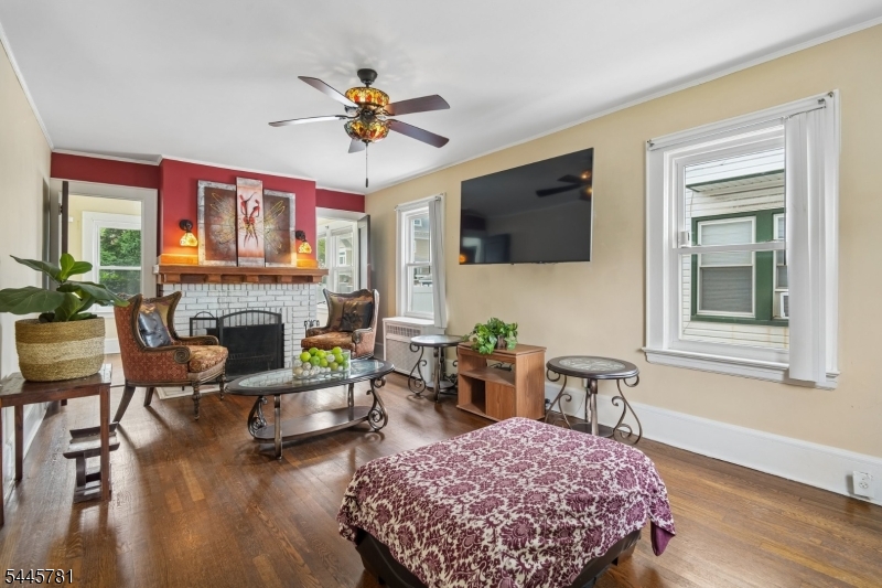 585 Ridge Street Newark, NJ 07104 - Photo 4 of 34