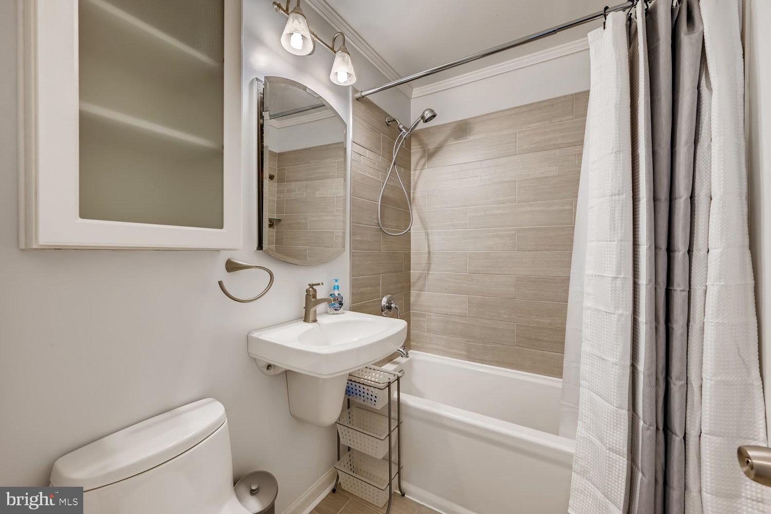 1908 Van Buren Road Baltimore, MD 21222 - Photo 14 of 28 Main Level Full Bath
