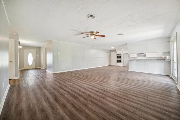 $1,900 | 111 Chadwick, Bay City, TX 77414