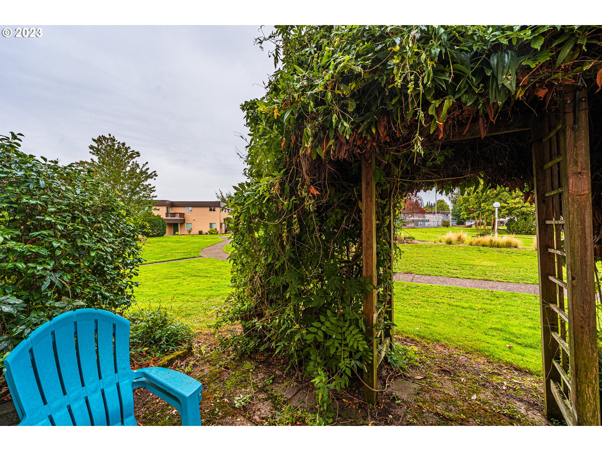 2727 Gateway Street, Unit 48 Springfield, OR 97477 - Photo 22 of 25 a view of a garden