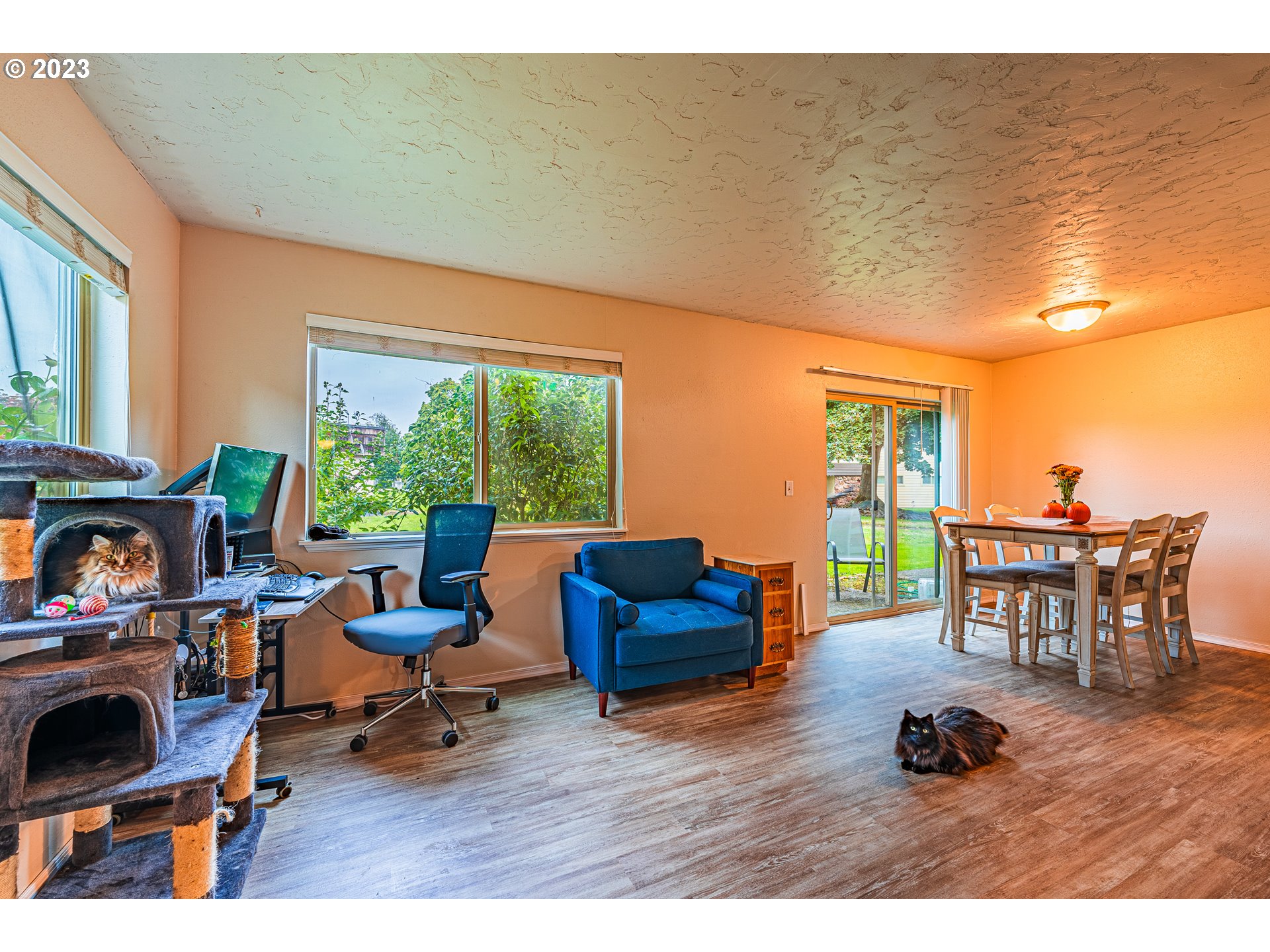2727 Gateway Street, Unit 48 Springfield, OR 97477 - Photo 6 of 25 a workspace with furniture hardwood and a window