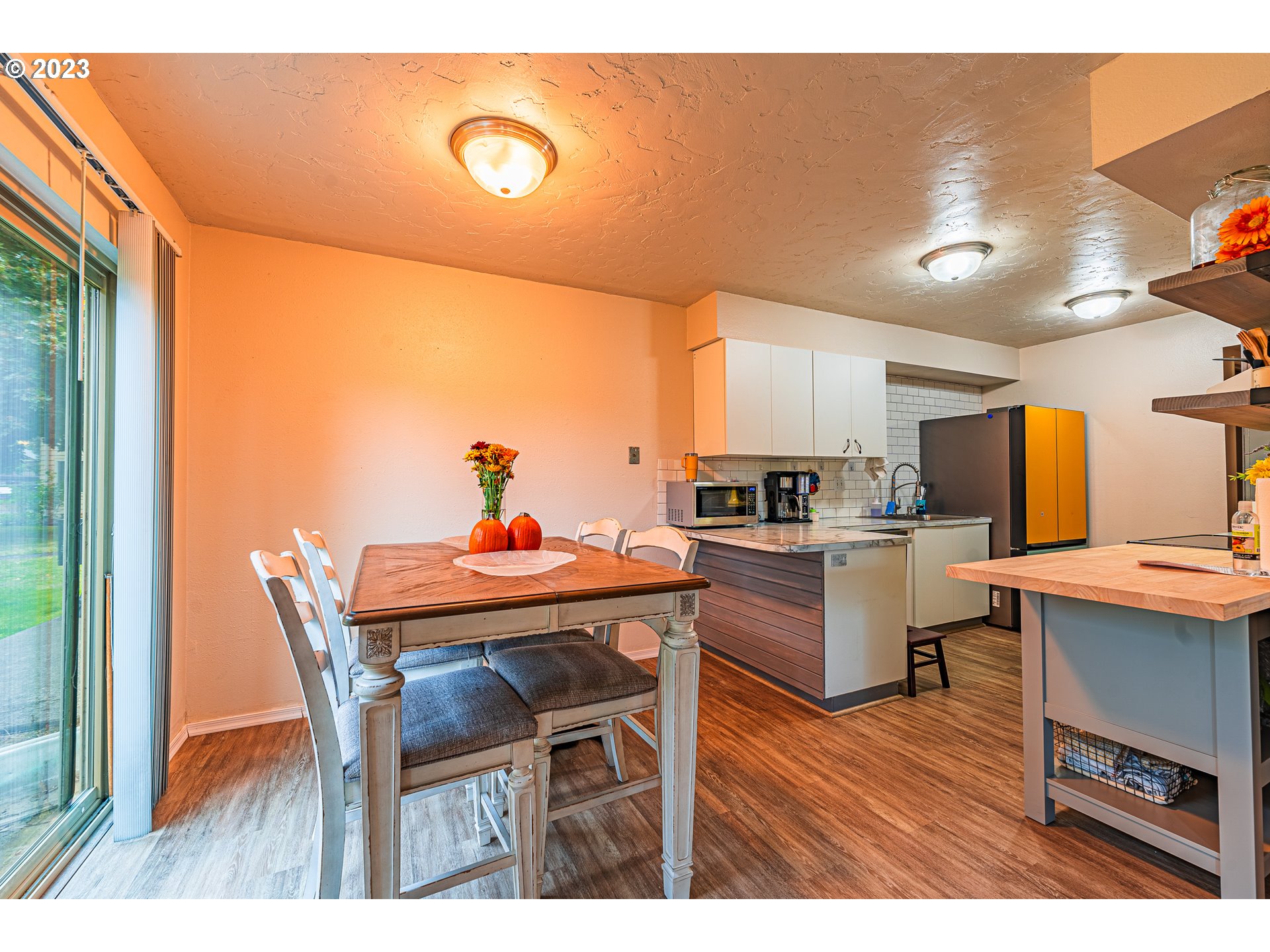 2727 Gateway Street, Unit 48 Springfield, OR 97477 - Photo 7 of 25 a kitchen with a table and chairs in it