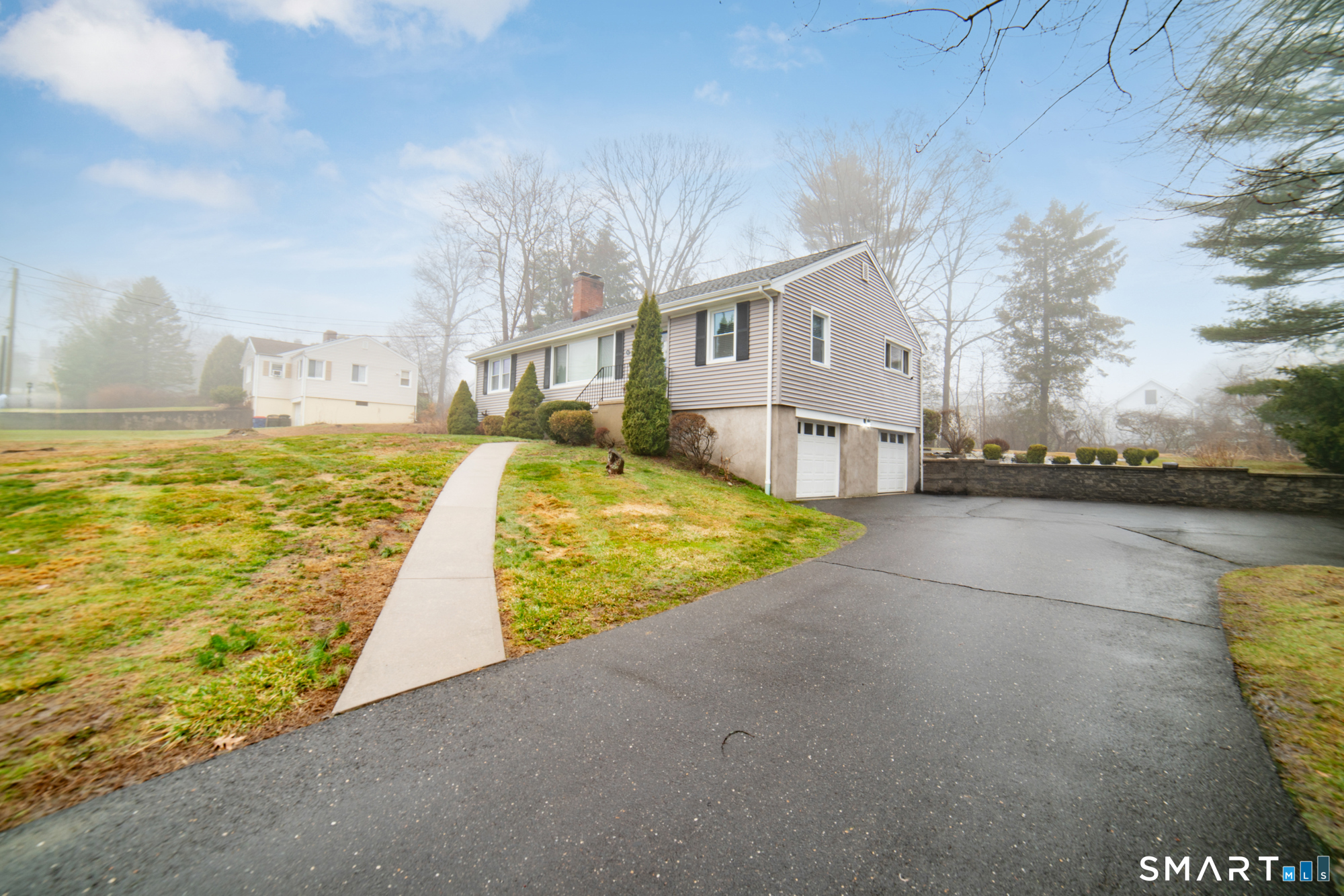 11 Whalley Road Trumbull, CT 06611 - Photo 3 of 30