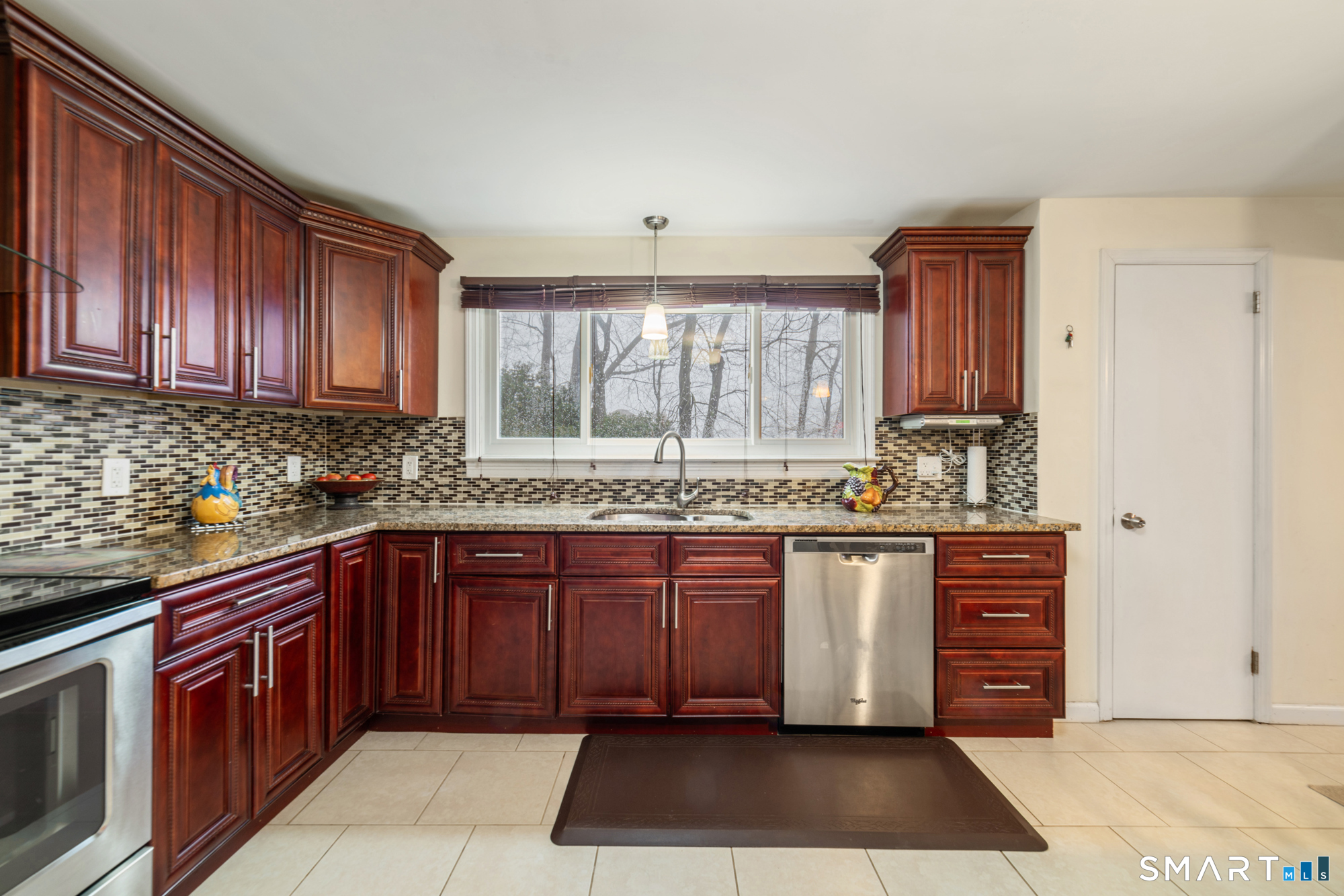 11 Whalley Road Trumbull, CT 06611 - Photo 4 of 30