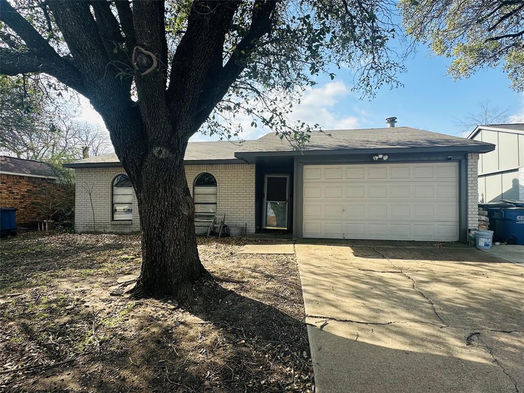 Ranch-style house with an attached garage, brick siding, and driveway