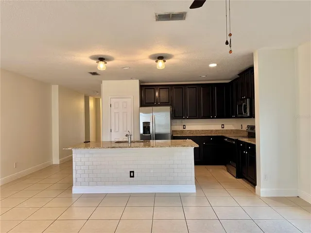 $2,300 | 122 Andalusia Loop, Davenport, FL 33837