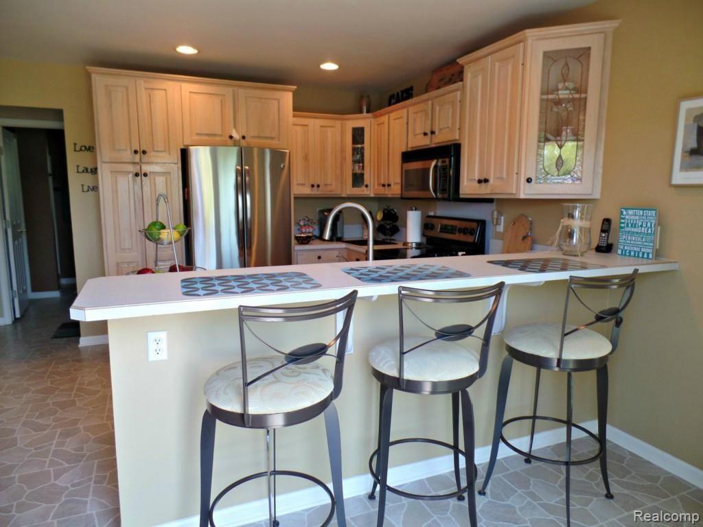 6340 Vassar Road Grand Blanc, MI 48439 - Photo 17 of 51 This kitchen offers breakfast bar seating for 3-4 chairs, which is ideal for your informal dining needs.