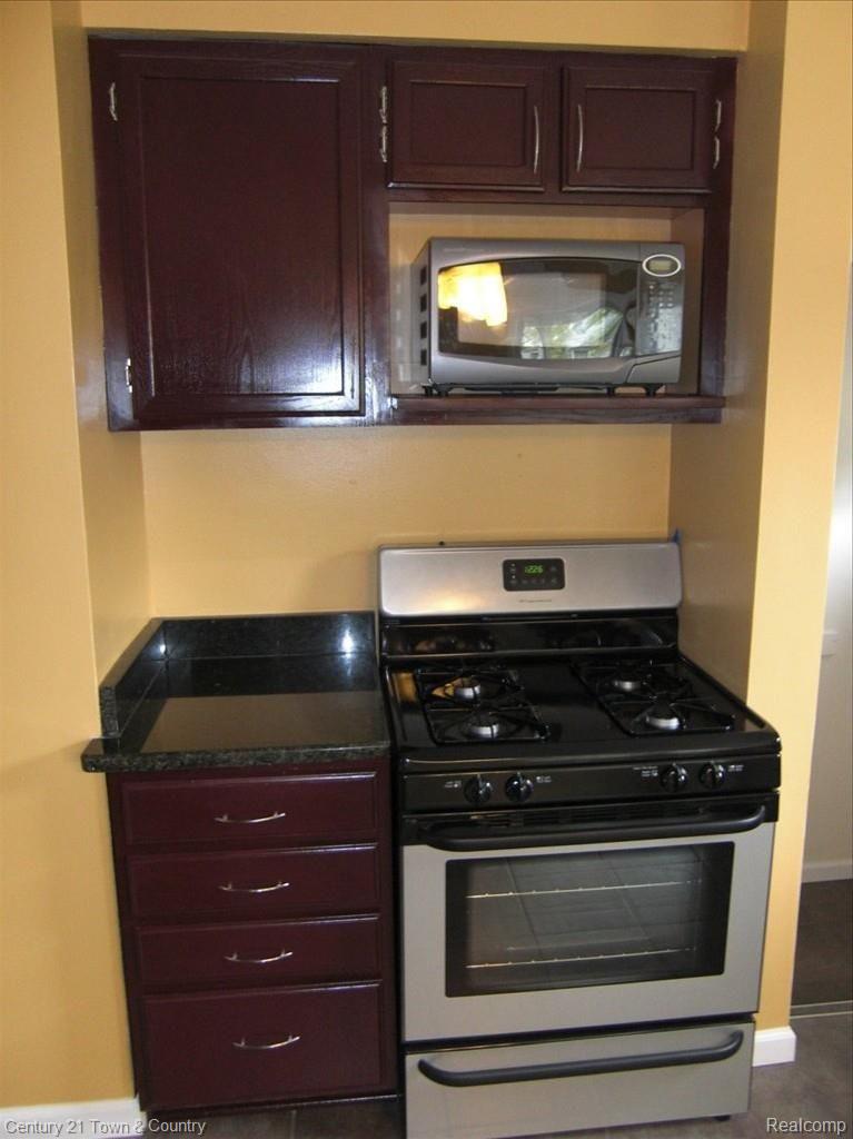 1339 Cambridge Road Berkley, MI 48072 - Photo 7 of 25 Clean & Fresh