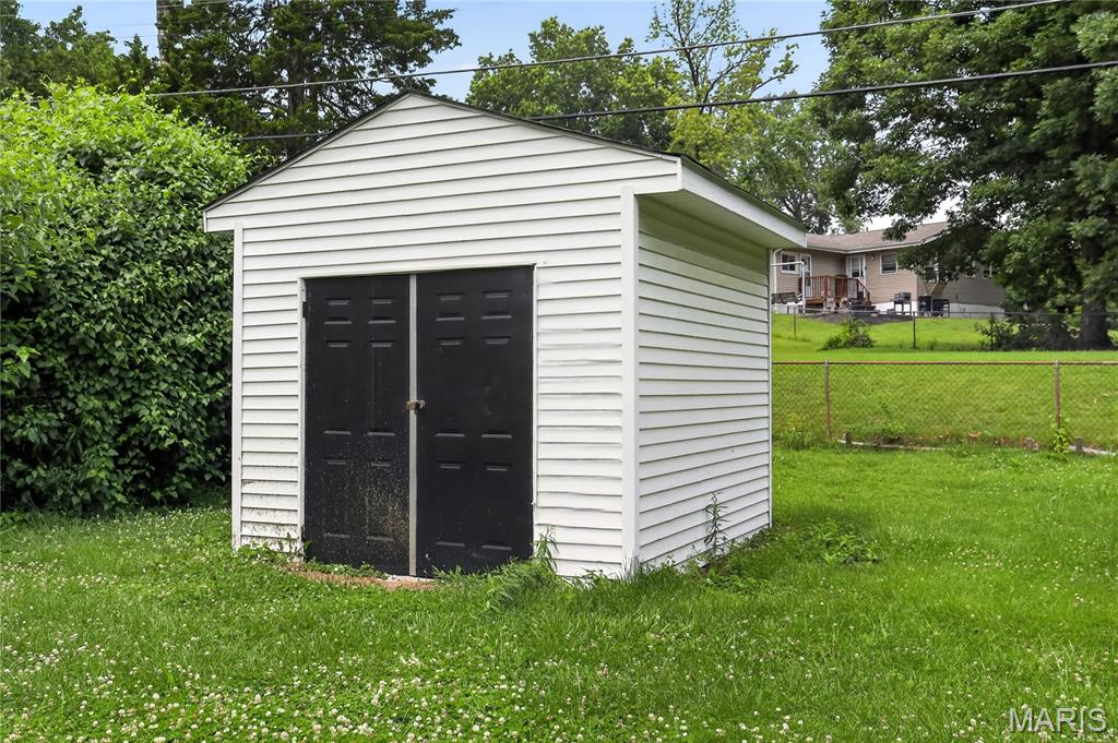 1027 Renshaw Drive Ferguson, MO 63135 - Photo 30 of 33