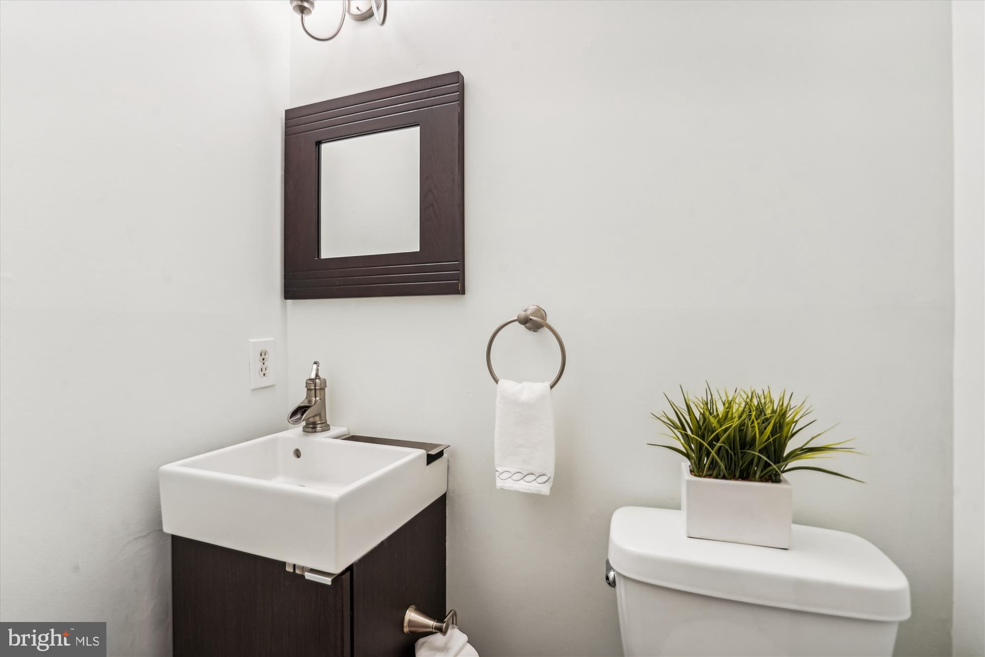 8711 Ridge Hollow Court Springfield, VA 22152 - Photo 18 of 42 Powder Room on Main Level.