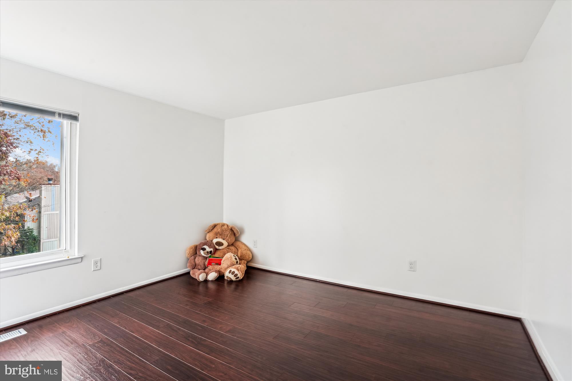 8711 Ridge Hollow Court Springfield, VA 22152 - Photo 23 of 42 Bedroom 2