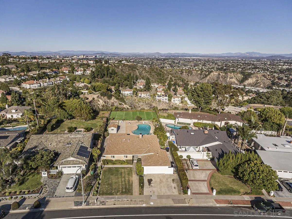 6047 Soledad Mountain Road La Jolla, CA 92037 - Photo 19 of 21 Gallery Image 19