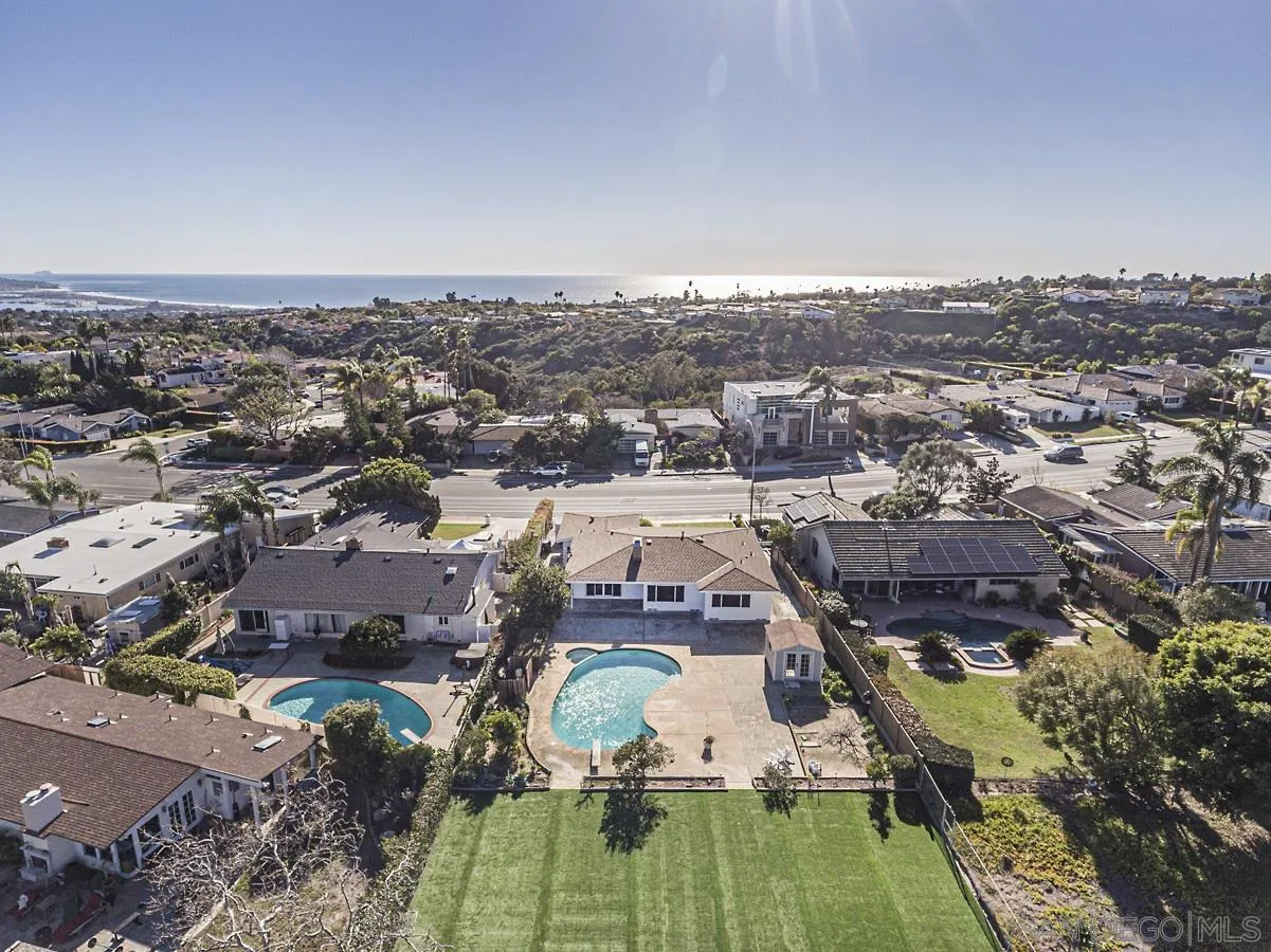 6047 Soledad Mountain Road La Jolla, CA 92037 - Photo 20 of 21 Gallery Image 20
