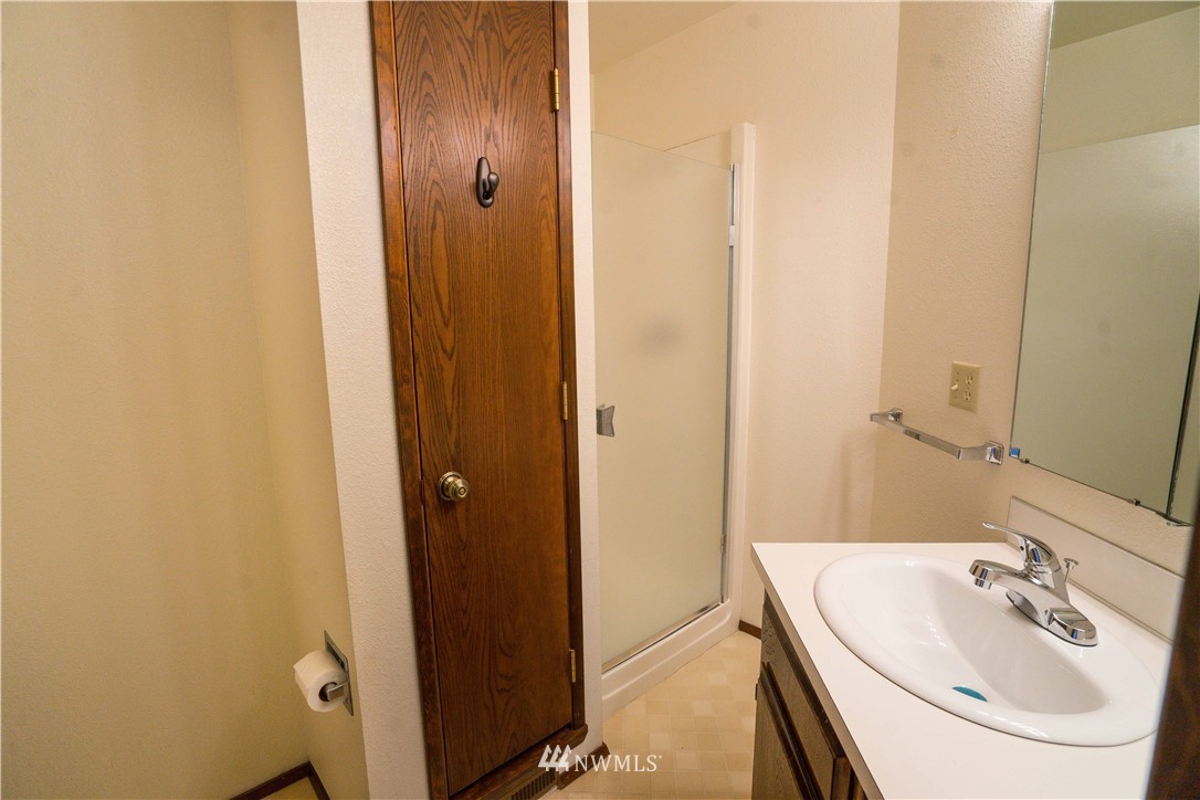 121 Front Street, Unit 14 Lynden, WA 98264 - Photo 14 of 24