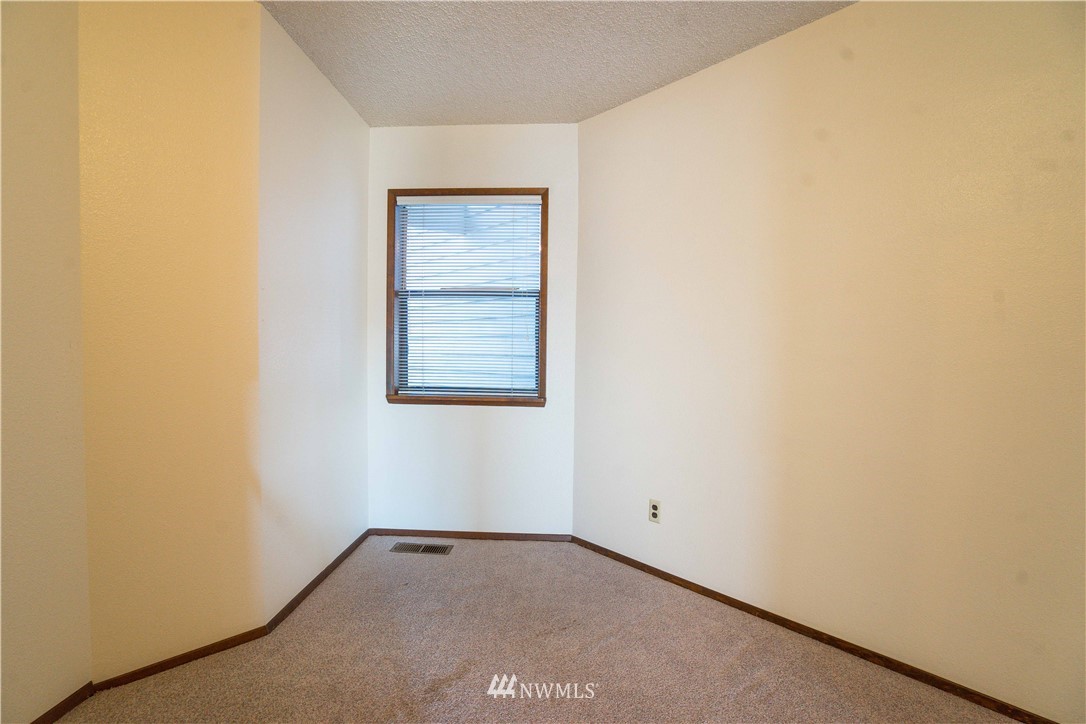 121 Front Street, Unit 14 Lynden, WA 98264 - Photo 16 of 24