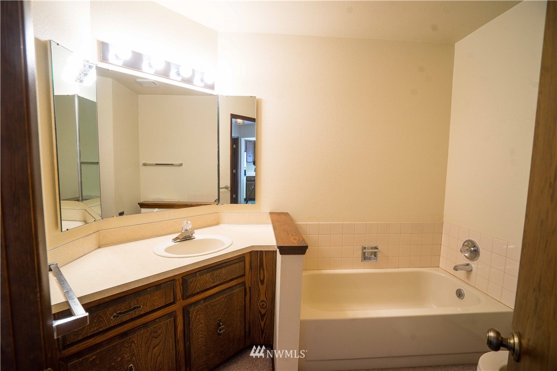 121 Front Street, Unit 14 Lynden, WA 98264 - Photo 17 of 24
