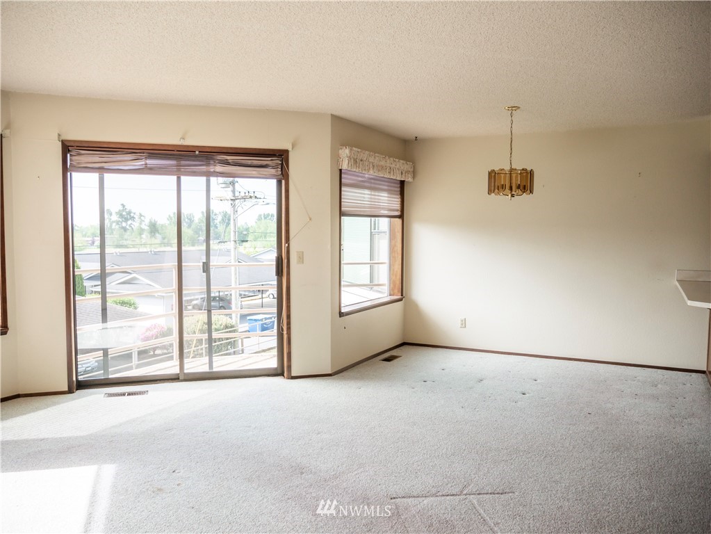 121 Front Street, Unit 14 Lynden, WA 98264 - Photo 5 of 24