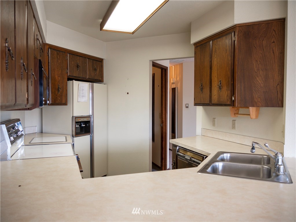 121 Front Street, Unit 14 Lynden, WA 98264 - Photo 8 of 24