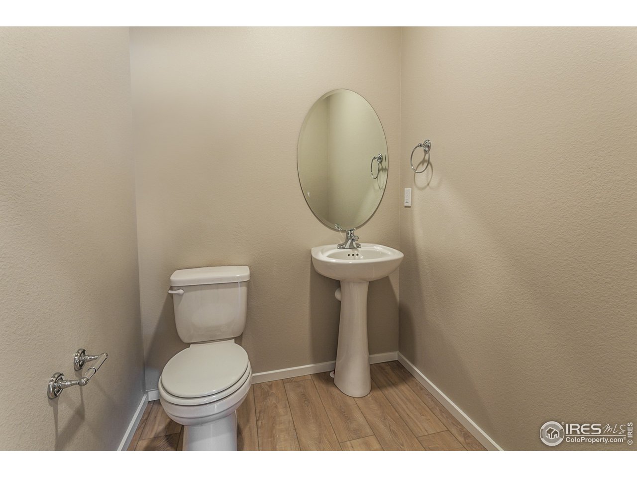 6613 4th St Road, Unit 4 Greeley, CO 80634 - Photo 30 of 34 EXAMPLE PHOTO: POWDER BATH