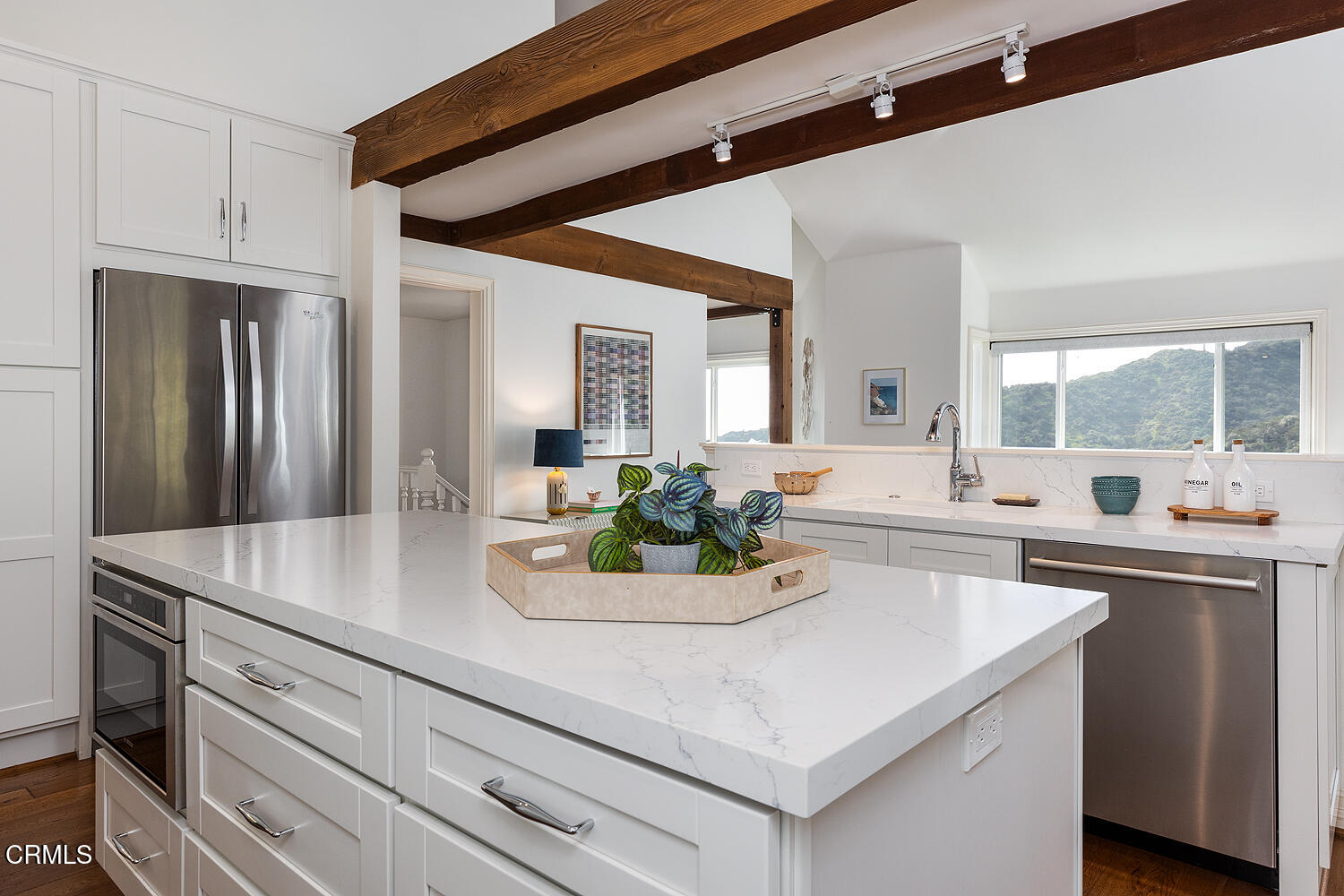 1386 Glen Oaks Boulevard Pasadena, CA 91105 - Photo 21 of 47 a kitchen with sink and refrigerator