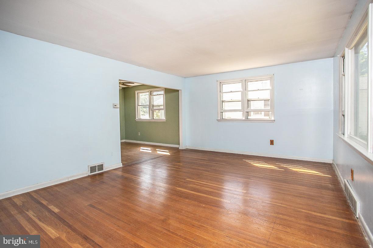 506 Pen-Ambler Road Ambler, PA 19002 - Photo 3 of 35 Living Room