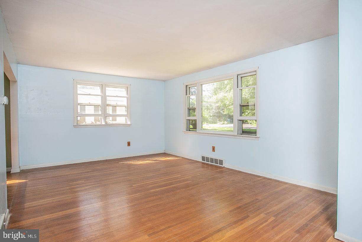 506 Pen-Ambler Road Ambler, PA 19002 - Photo 5 of 35 Living Room