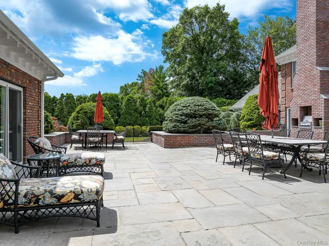 $6,000,000 | 109 Mamaroneck Road, Scarsdale, NY 10583