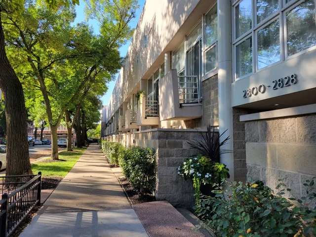 $525,000 | 2828 North Talman Avenue, Unit D, Chicago, IL 60618