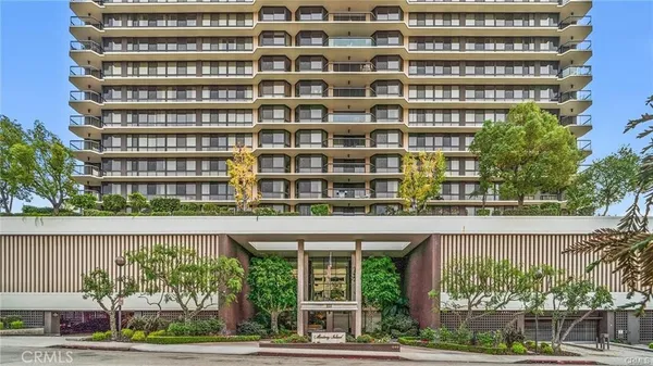 $1,009,000 | 222 Monterey Road, Unit 104, Glendale, CA 91206