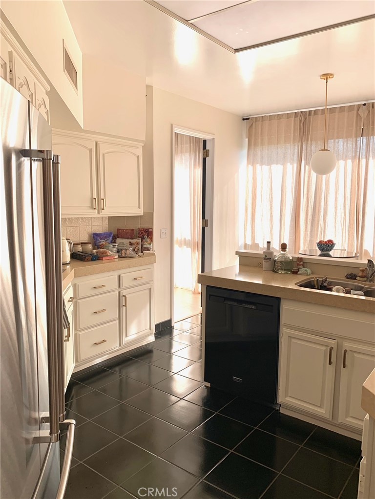 222 Monterey Road, Unit 104 Glendale, CA 91206 - Photo 10 of 18