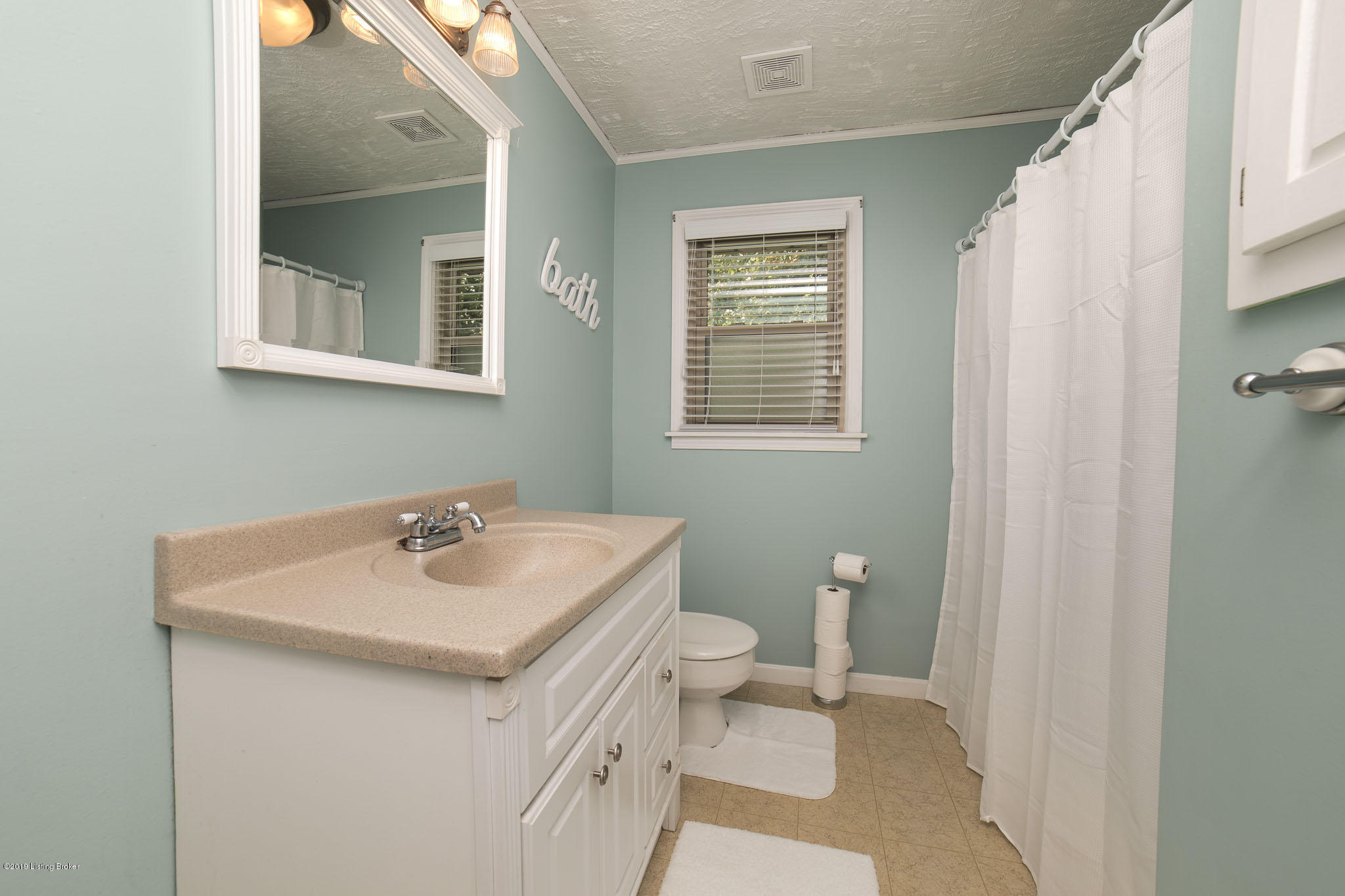 5402 Maryman Road Louisville, KY 40258 - Photo 19 of 40 5402MarymanRd019