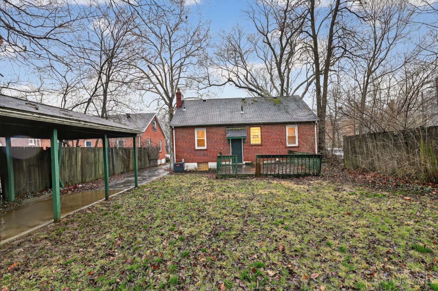 1166 Groesbeck Road Cincinnati, OH 45224 - Photo 6 of 33