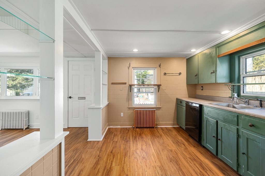 3 Davis St Extension Gloucester, MA 01930 - Photo 10 of 29