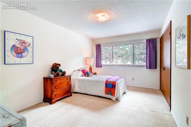 38 Upland Road Colorado Springs, CO 80906 - Photo 16 of 29