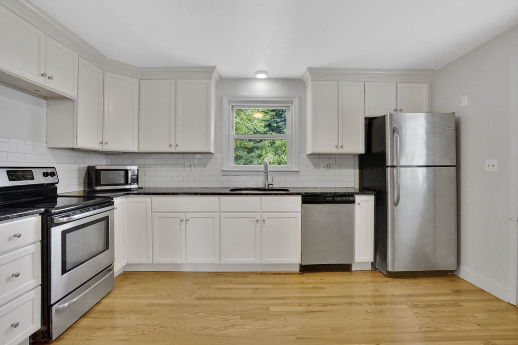 250 Old Lyman Road Chicopee, MA 01020 - Photo 5 of 38