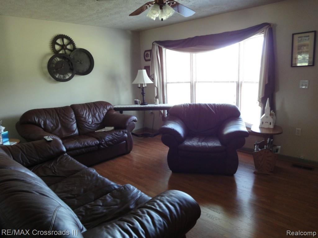 49075 Arkona Road Belleville, MI 48111 - Photo 12 of 12 Living Room.jpg