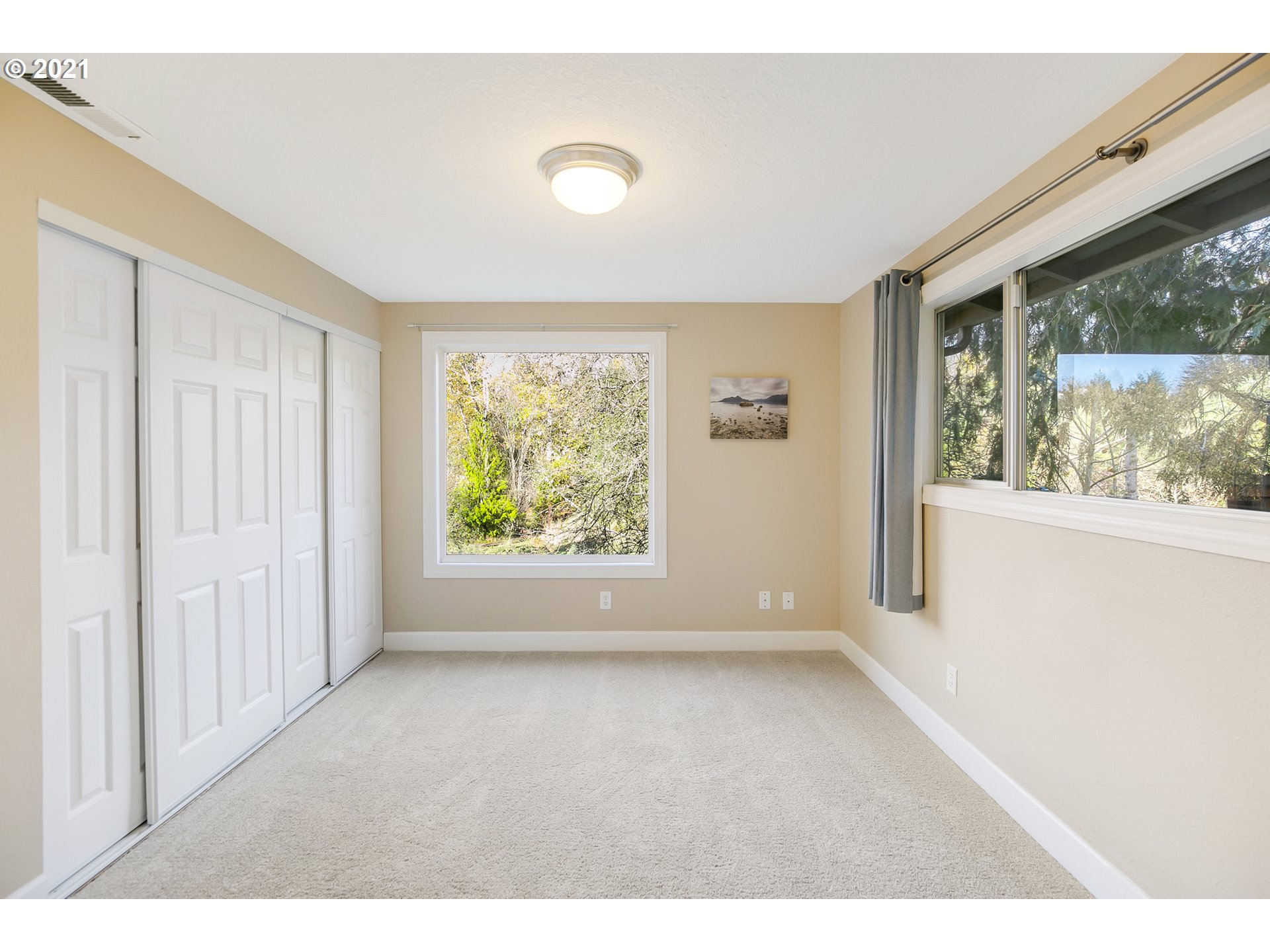 5845 Southwest Vermont Street Portland, OR 97219 - Photo 11 of 25 Gallery Image 11